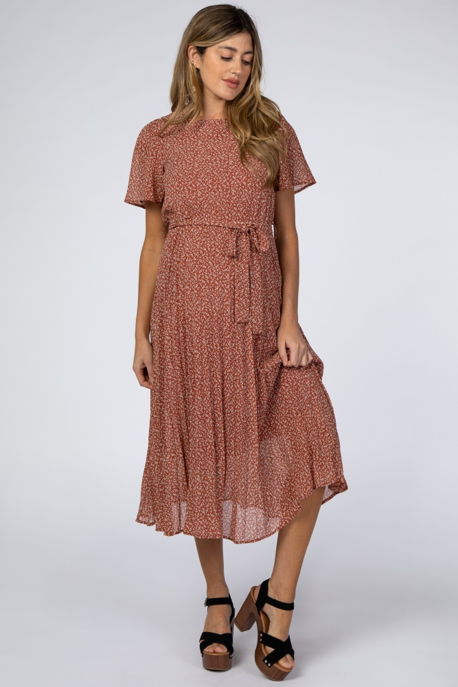 rust leaf print pleated maternity midi dress